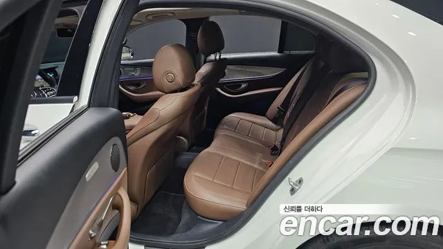 Mercedes-Benz E-Class 2019 thumb 6