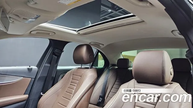 Mercedes-Benz E-Class 2019 thumb 5