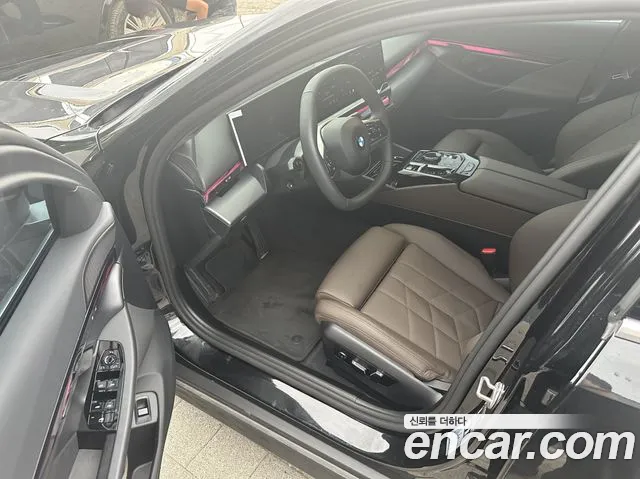 BMW 5 серии 2025 thumb 3