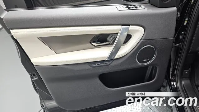 Land Rover Discovery Sport 2024 thumb 8