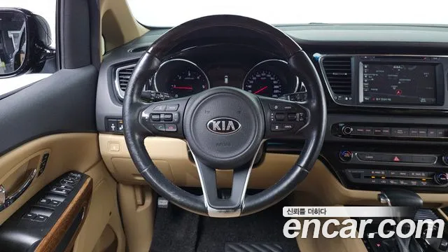 Kia Carnival 2017 thumb 5