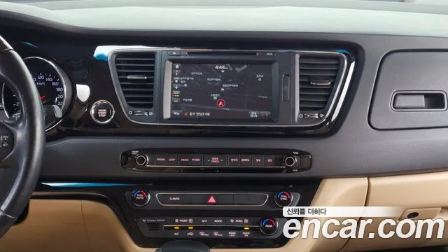 Kia Carnival 2017 thumb 12