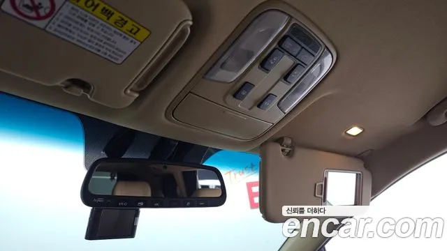 Kia Carnival 2017 thumb 10