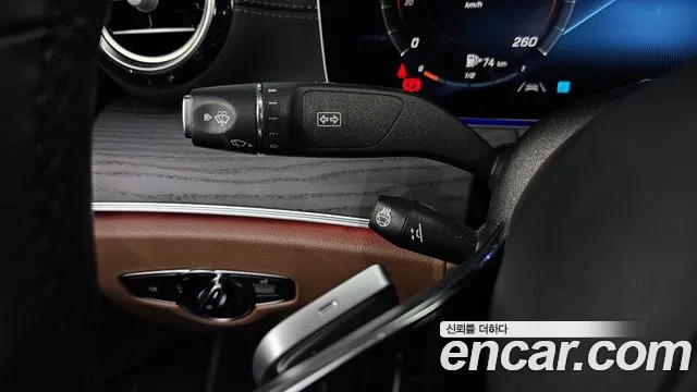 Mercedes-Benz E-Class 2023 thumb 10