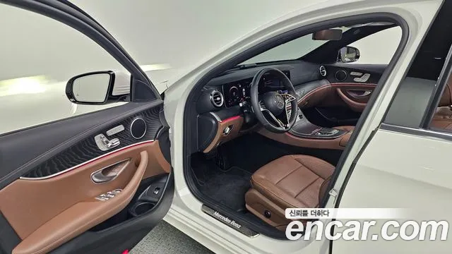 Mercedes-Benz E-Class 2023 thumb 11