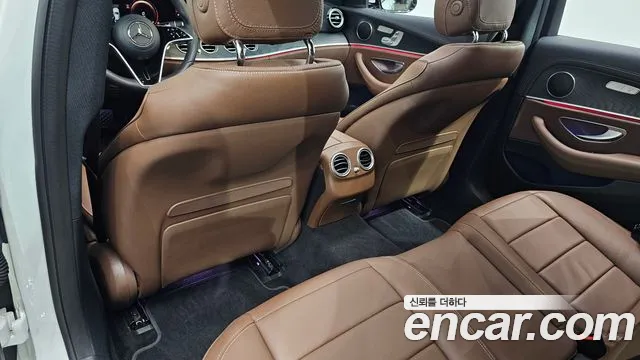 Mercedes-Benz E-Class 2023 thumb 3