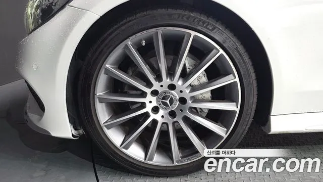 Mercedes-Benz C-Class 2017 thumb 10