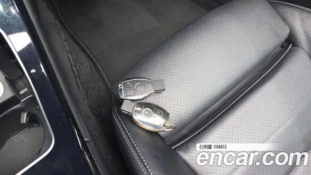 Mercedes-Benz C-Class 2017 thumb 9