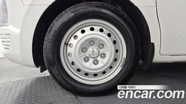 Hyundai Staria 2024 thumb 3