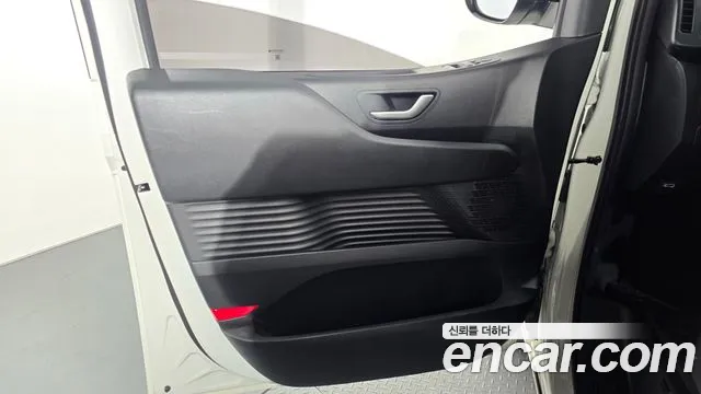 Hyundai Staria 2024 thumb 4