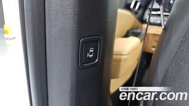Kia Carnival 2021 thumb 3