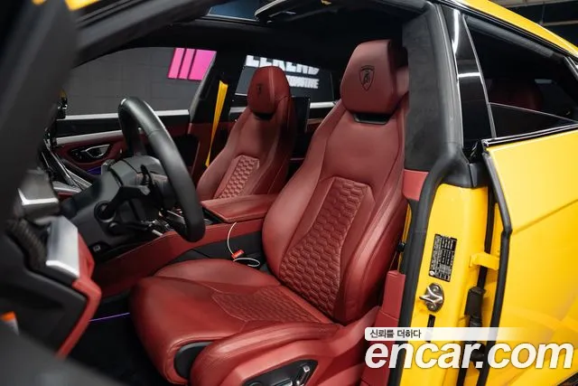 Lamborghini Urus 2019 thumb 6