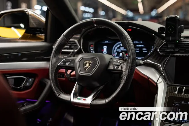 Lamborghini Urus 2019 thumb 11