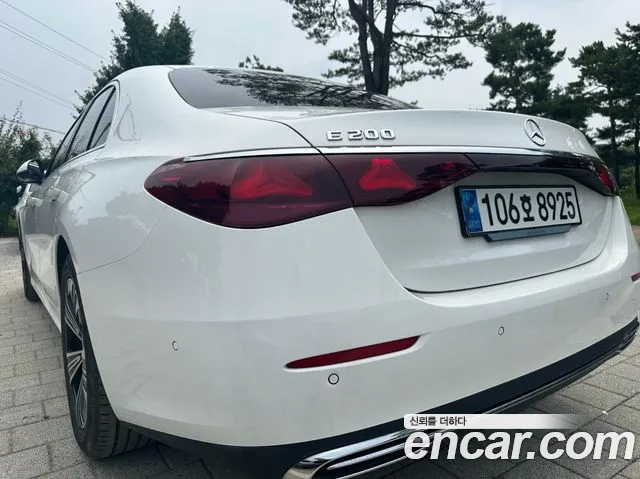 Mercedes-Benz E-Class 2024 thumb 8