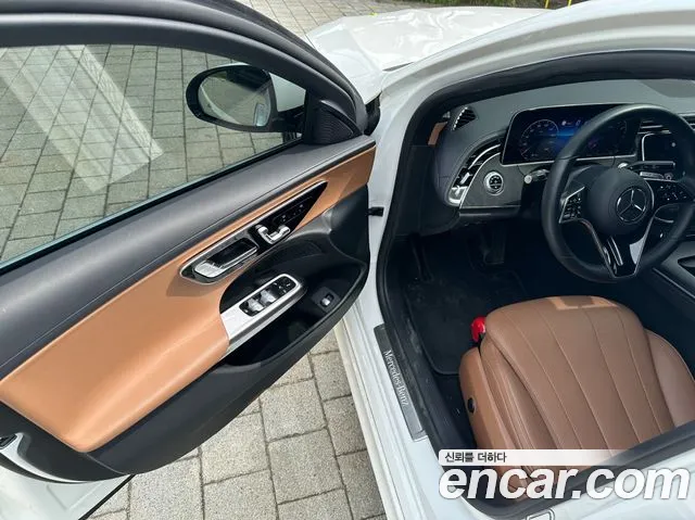Mercedes-Benz E-Class 2024 thumb 2