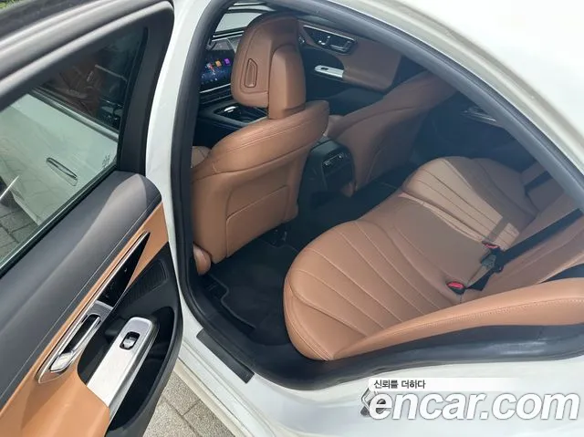Mercedes-Benz E-Class 2024 thumb 11