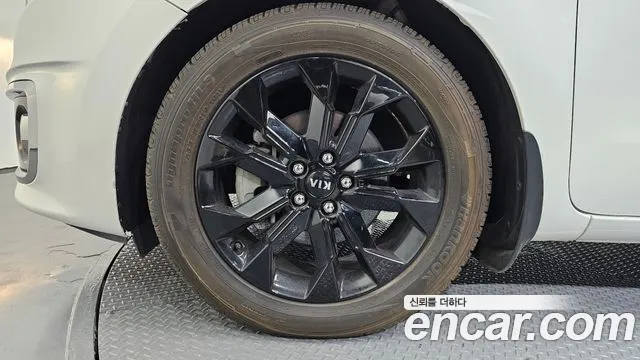 Kia Carnival 2015 thumb 10