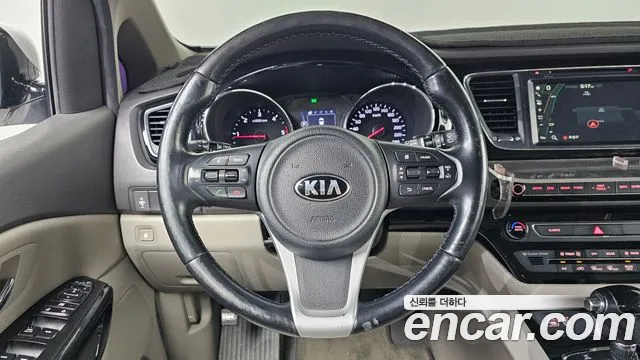 Kia Carnival 2015 thumb 3