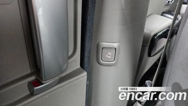 Kia Carnival 2015 thumb 4