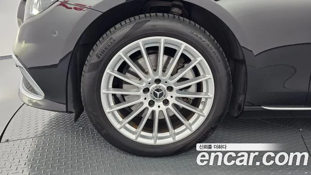 Mercedes-Benz E-Class 2022 thumb 7