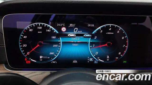 Mercedes-Benz E-Class 2022 thumb 3