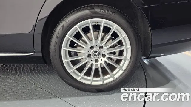 Mercedes-Benz E-Class 2022 thumb 9