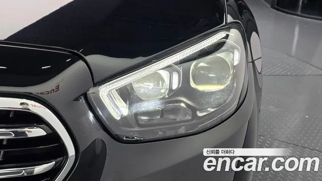 Mercedes-Benz E-Class 2022 thumb 12