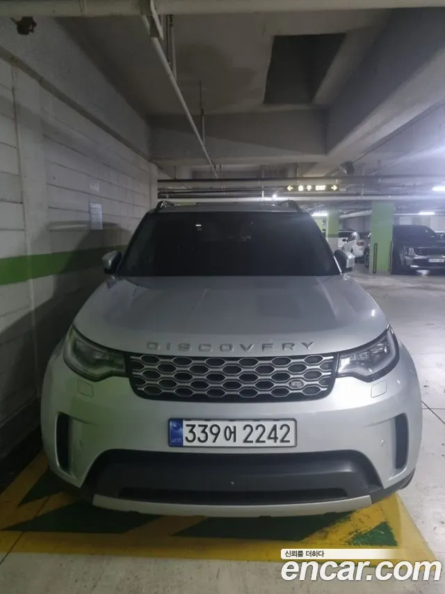 Land Rover Discovery 2023 thumb 3