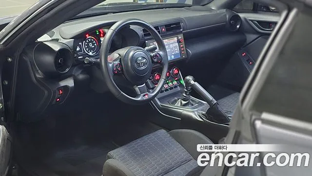 Toyota GT86 2024 thumb 2