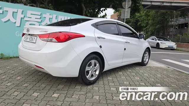 Hyundai Avante 2010 thumb 6