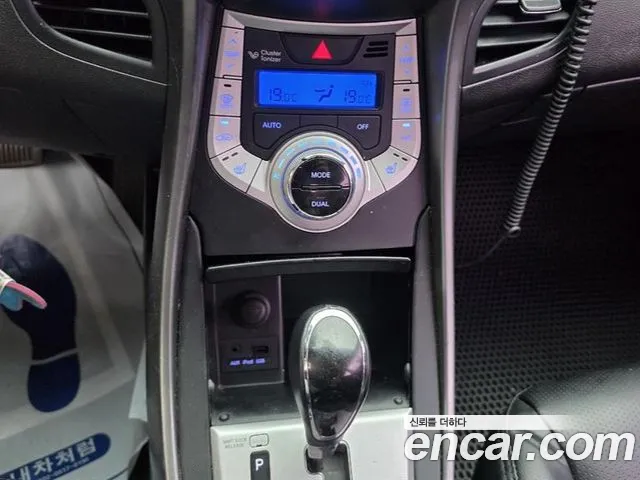 Hyundai Avante 2010 thumb 4