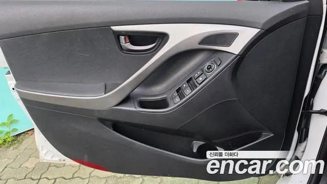 Hyundai Avante 2010 thumb 5