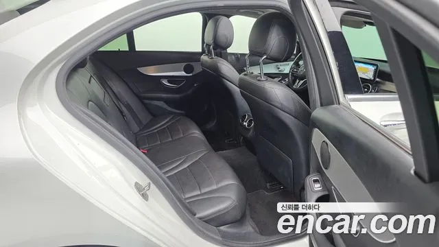 Mercedes-Benz C-Class 2020 thumb 7