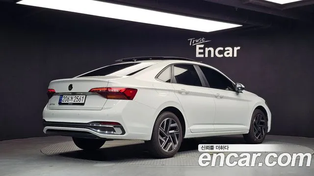 Volkswagen Jetta 2023 thumb 3