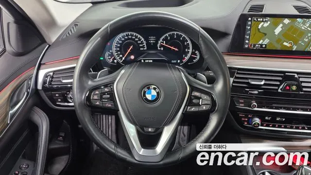 BMW 5 серии 2018 thumb 12