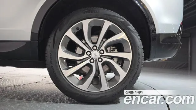 Land Rover Discovery Sport 2024 thumb 3