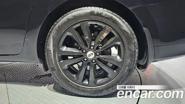 Kia Carnival 2016 thumb 10
