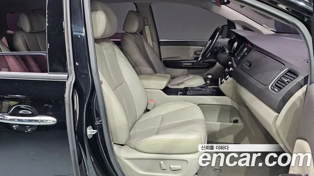 Kia Carnival 2016 thumb 5