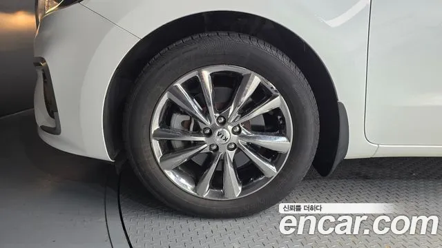 Kia Carnival 2018 thumb 10