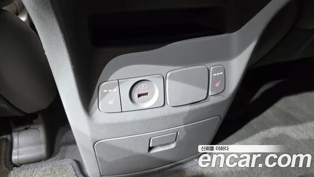 Kia Carnival 2018 thumb 4