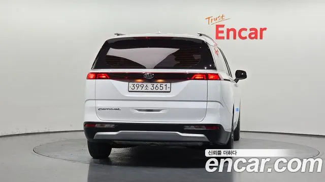 Kia Carnival 2021 thumb 4