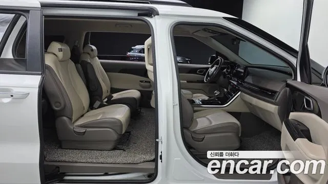 Kia Carnival 2021 thumb 5