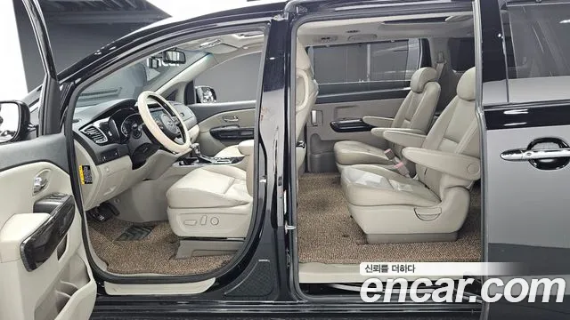 Kia Carnival 2018 thumb 8