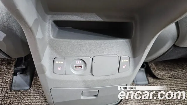 Kia Carnival 2018 thumb 10