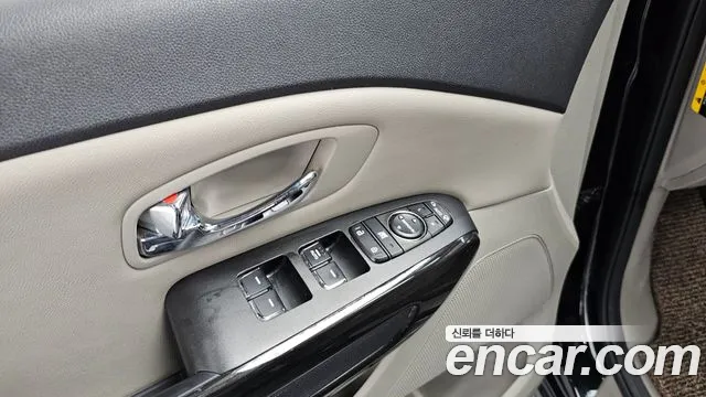 Kia Carnival 2018 thumb 12