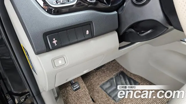 Kia Carnival 2018 thumb 11
