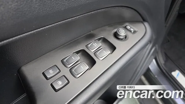 KGM Rexton 2018 thumb 8