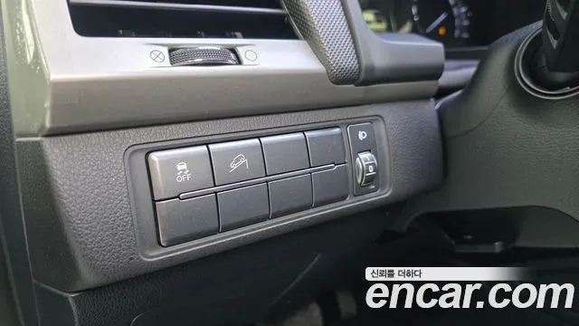 KGM Rexton 2018 thumb 11