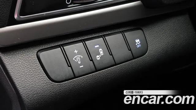 Hyundai Avante 2017 thumb 12