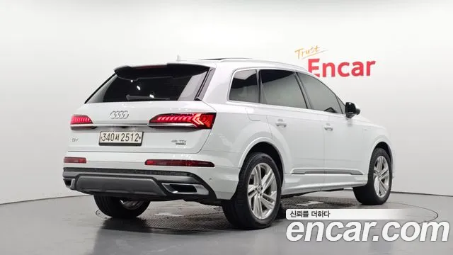 Audi Q7 2020 thumb 10